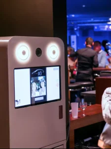 Photo Booth installé lors d'un événement d'entreprise, offrant une animation conviviale pour les invités.
